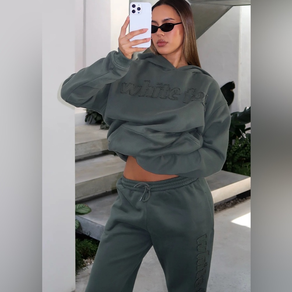 Whitefox boutique matching set (sweats AND sweatshirt)